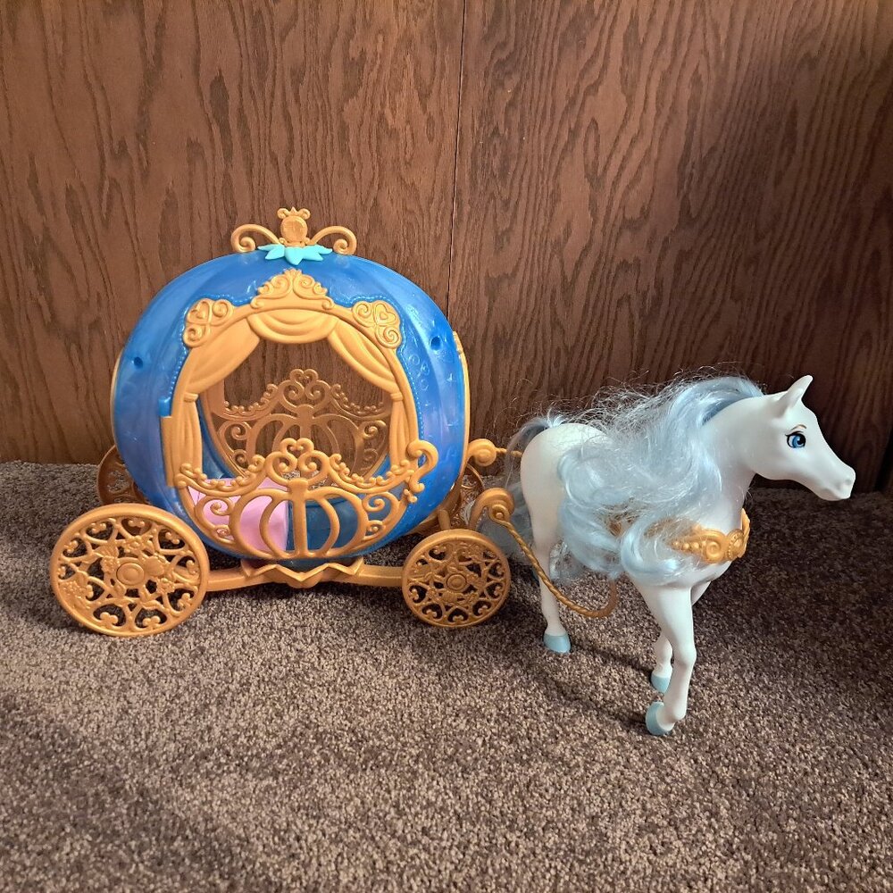 Disney Princess Cinderella’s Rolling Carriage & Horse with Brushable Mane & Tail - Picture 8 of 9